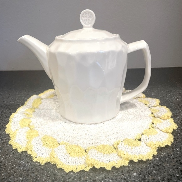 🥳BOGO! EUC Tazo (Starbucks) Teapot w Lid. White. No chips, cracks, crazing. - Picture 2 of 7